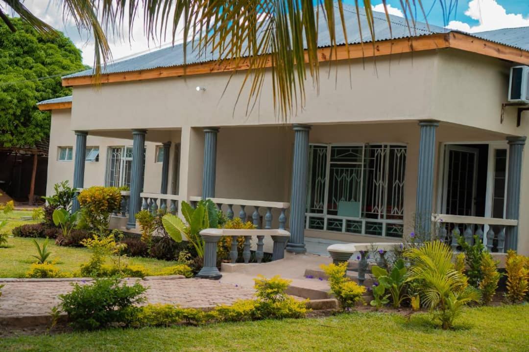 Adams Lodges Ltd Mangochi المظهر الخارجي الصورة