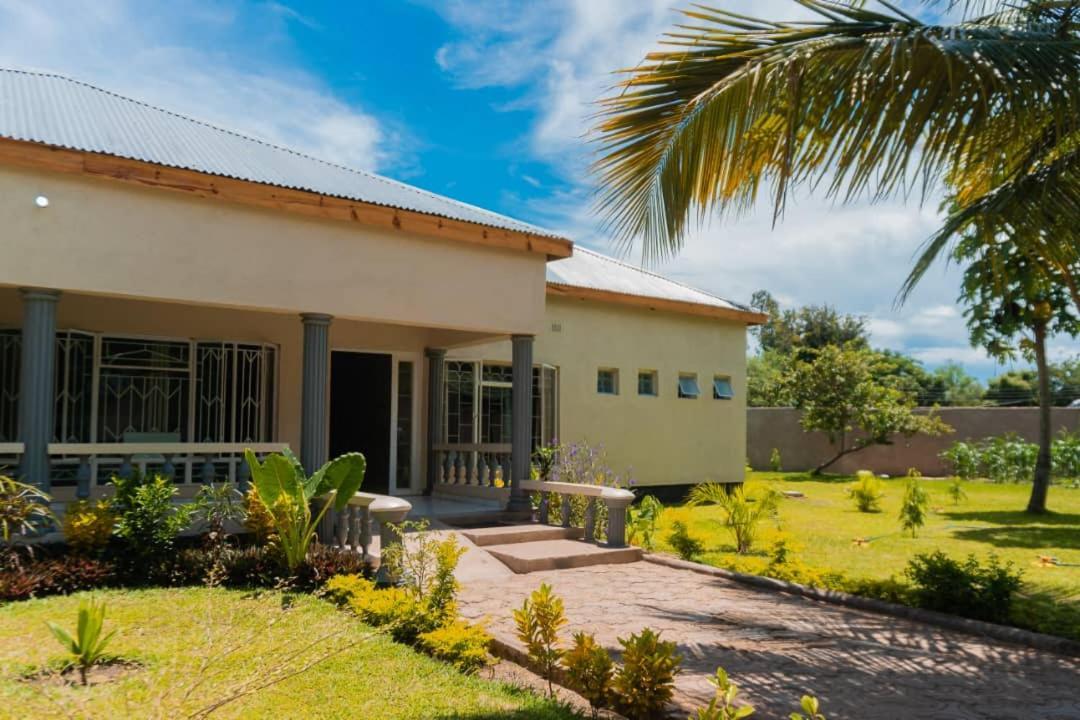 Adams Lodges Ltd Mangochi المظهر الخارجي الصورة